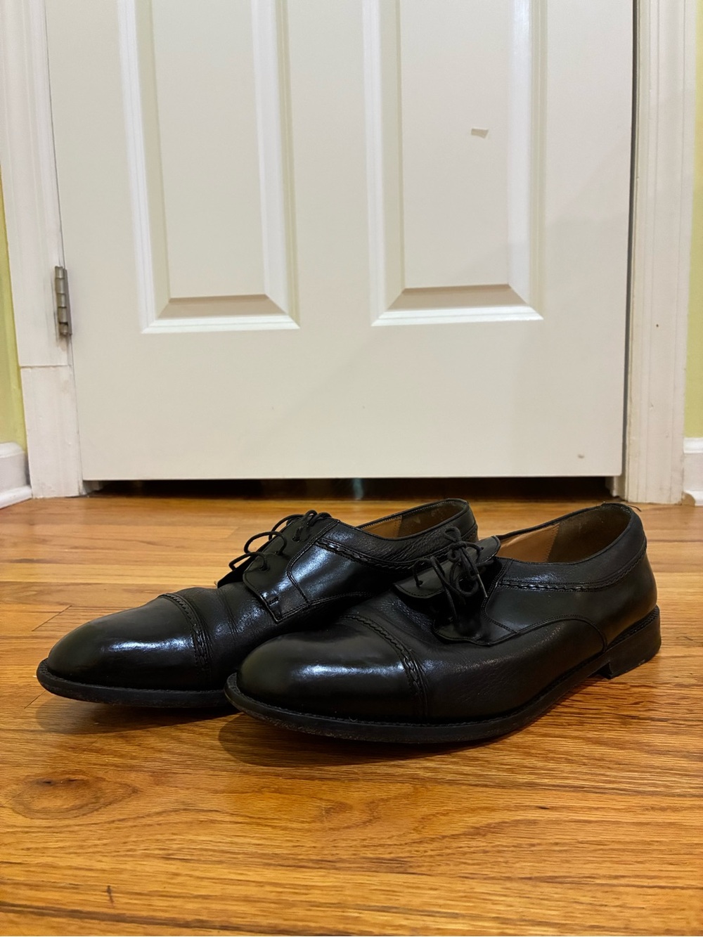 Mezlan Black Leather Cap-Toe Oxfords - Polished Lace-Up